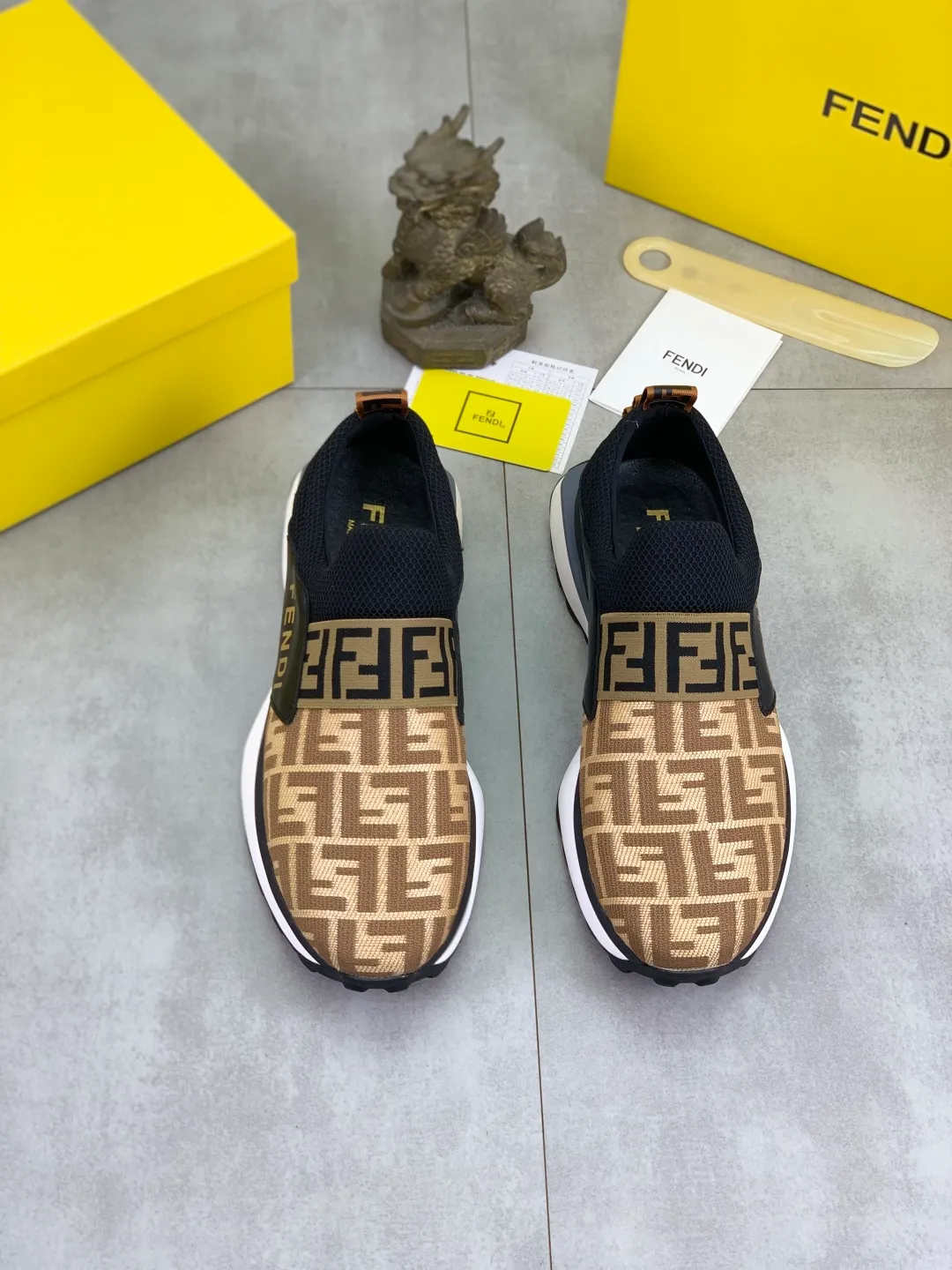 ​Men's shoes 💰P440 💰【New】Little monster 🆘 New FENDI 🕶️🕶️Simple routing effect, showing an elegant and cool driving shoe 🎬Using imported calfskin + first-layer pigskin lining🐂Excellent material🎬Detailed workmanship 🤗Comfortable foot feel➰➰. ​Pair it with any outfit to show your taste and temperament, low-key luxury ♻️Design ​simple and elegant ​noble and fashionable 🍃​Very loved and favored by trendy men 💓❤️size: 38-44 (45 customized) 3️⃣colors available